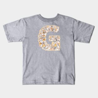 cat letter  G (the cat forms the letter G) Kids T-Shirt